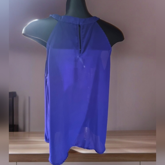 Kenar Sleeveless Floral Semi-Sheer Blouse - Picture 3 of 7